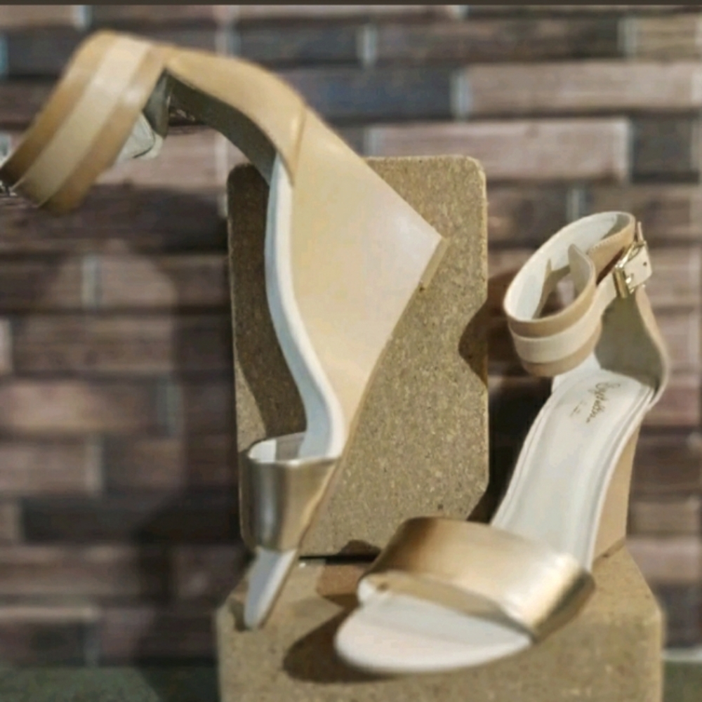 Seychelles Ankle Cuff Wedge Tan Gold Size 10 NWOT